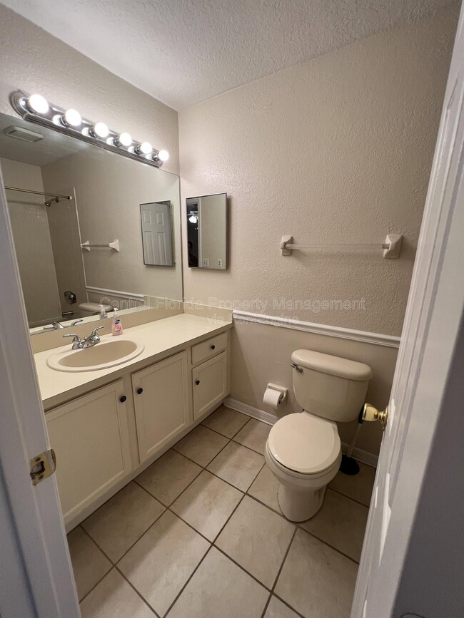 Building Photo - 954 Forest Ridge Ct