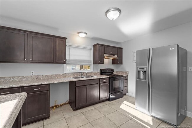 Building Photo - 821 Sandalwood Dr
