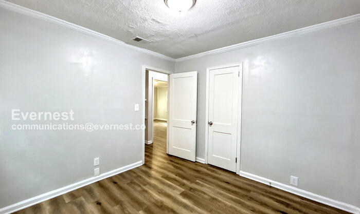 Building Photo - 2168 Rexford Dr