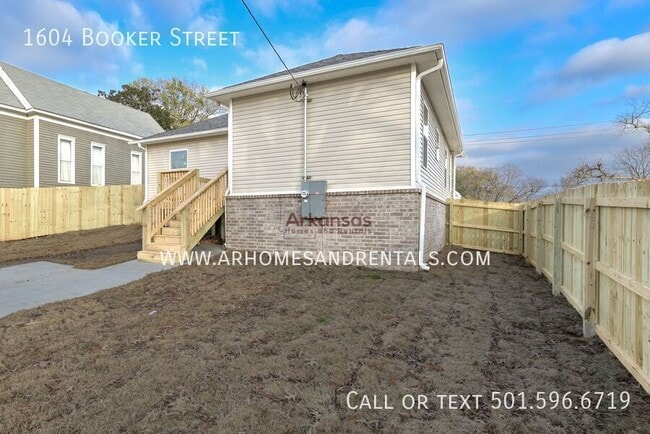 Building Photo - 1604 S Booker St