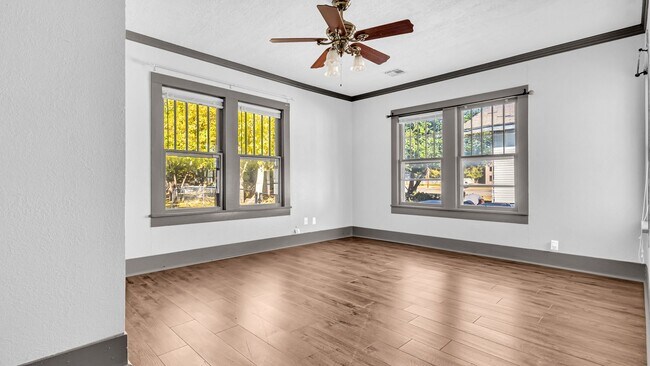 Building Photo - Two Bed Located in SW Ardmore