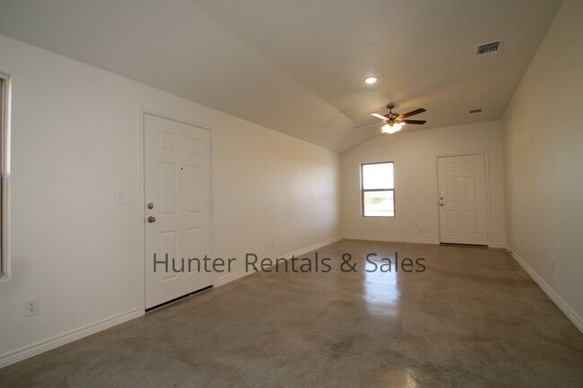Building Photo - 1810 Ponca Trce