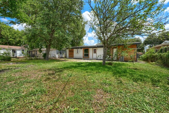 Building Photo - 2329 San Medina Ave