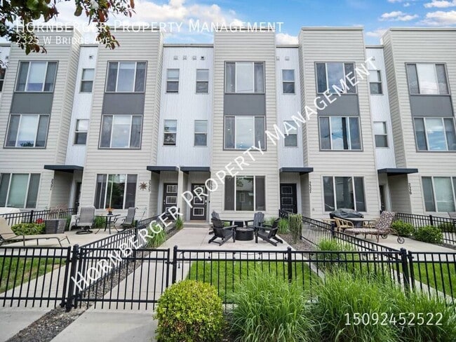 Primary Photo - 2325 W Bridge Ave