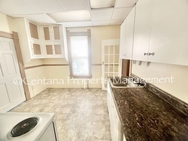 Building Photo - Quaint 2-bedroom cottage located in uptown...