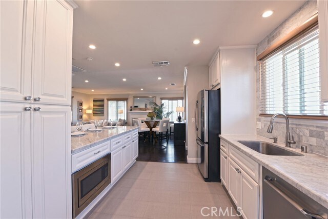 Building Photo - 1319 W Bay Ave