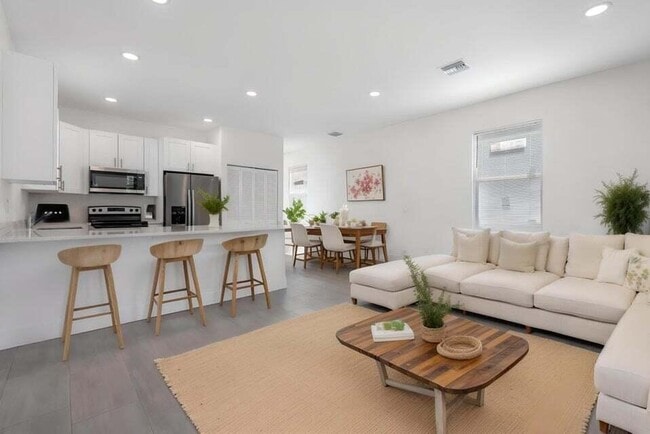 Building Photo - 3188 Hiawatha Ave