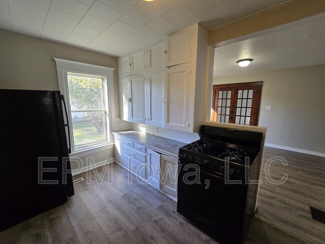 Primary Photo - 109 Summit Ave