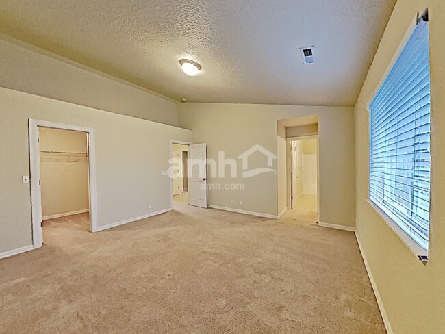 Building Photo - 9309 NE 81st St