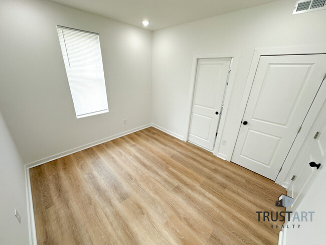 Building Photo - 2-bedroom apartment in Carroll Park, Phila...