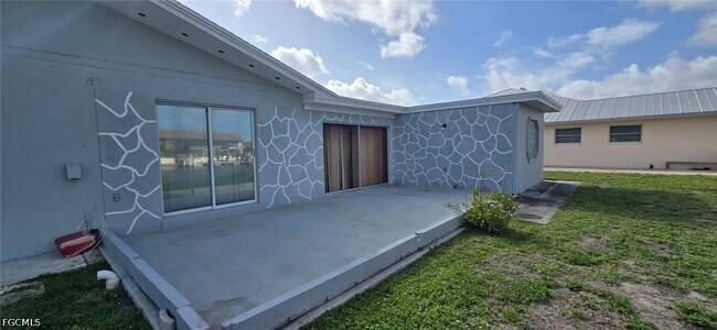Building Photo - 3810 SE 12th Ave