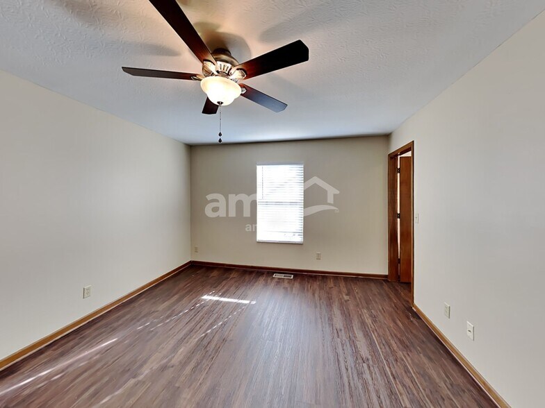 Building Photo - 650 Boulder Dr