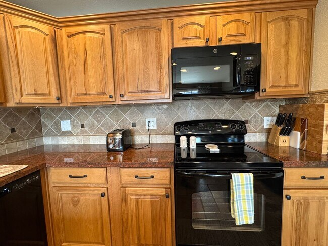 Building Photo - Riverfront 2BR Condo Great Views, Luxury Furnished incl UTILITIES