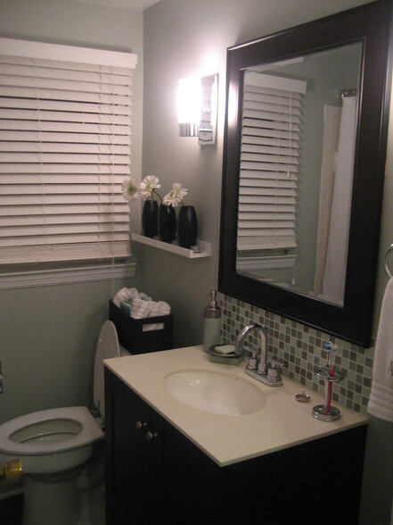 Second Floor Bath - 842 Bricker Blvd