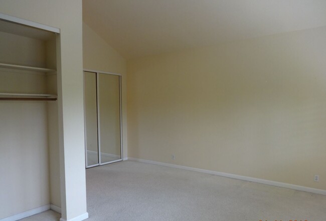 Building Photo - Beautiful Willow Glen 3 Bedroom 2.5 Bath E...