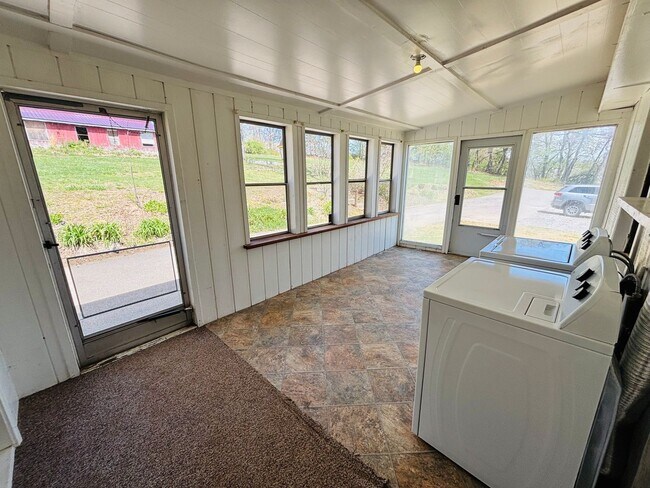 Building Photo - 1470 Roanoke St