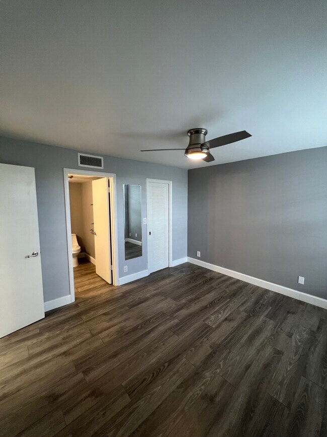 Building Photo - 7 Royal Palm Way