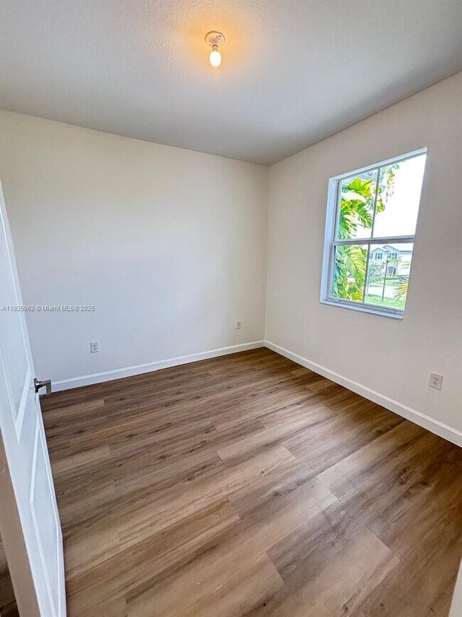 Building Photo - 2684 SE 11th Ct