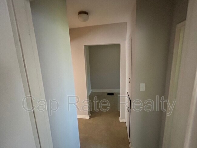 Building Photo - 107 N Hampton Rd