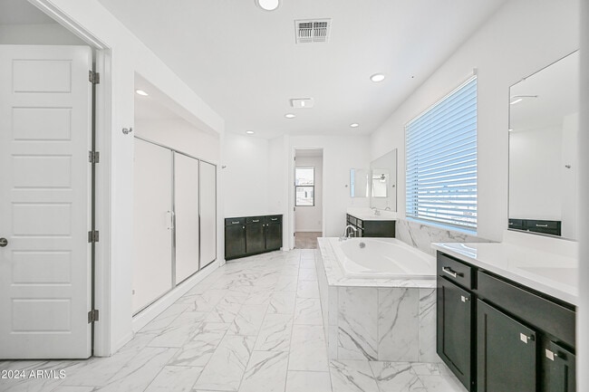 Building Photo - 14049 W Desert Hollow Dr