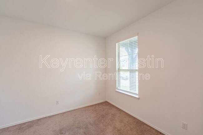 Building Photo - 1520 Holly Lk Dr