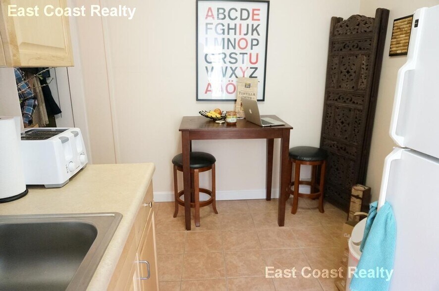 Building Photo - 79 Gordon St