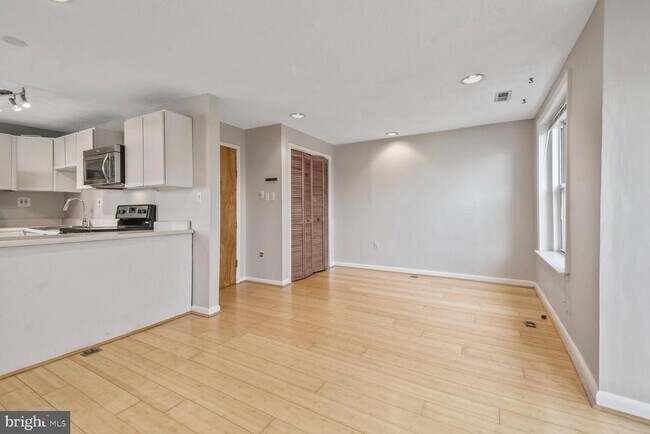 Building Photo - 1403 12th St NW