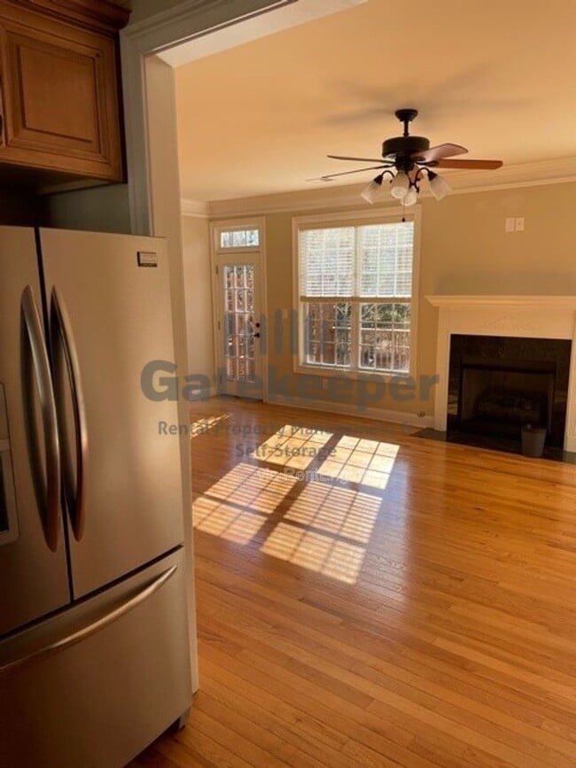 Building Photo - 607 Lexington Village