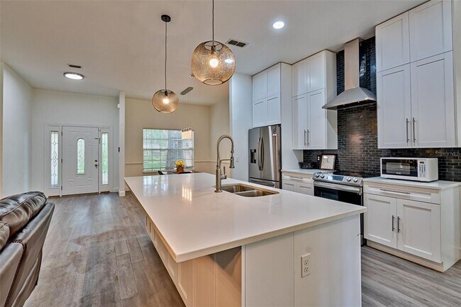 Building Photo - 6505 SW 135 Pl