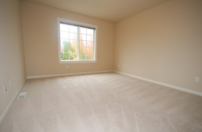 Building Photo - UPDATED CHAFFEY 4 BEDROOOM KINGSTON HOME F...