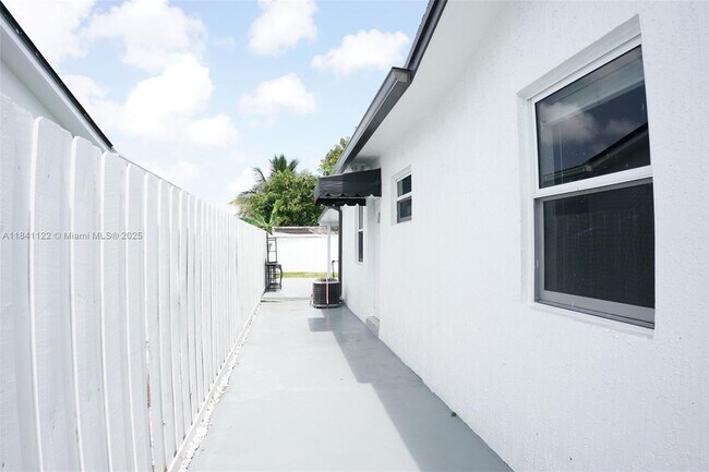Building Photo - 20301 SW 118th Ave