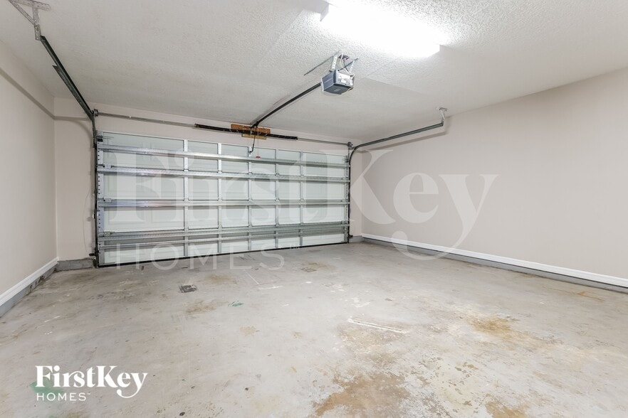 Building Photo - 878 Daffodil Dr