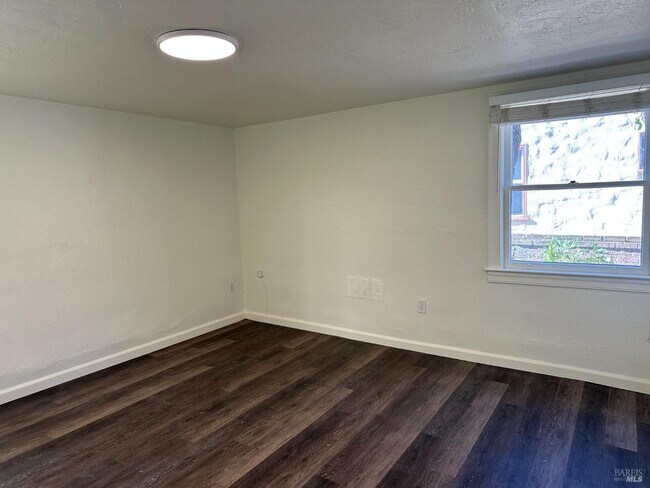 Building Photo - 258 W J St