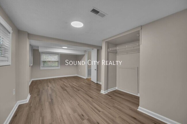 Building Photo - 2820 St Edwards Dr