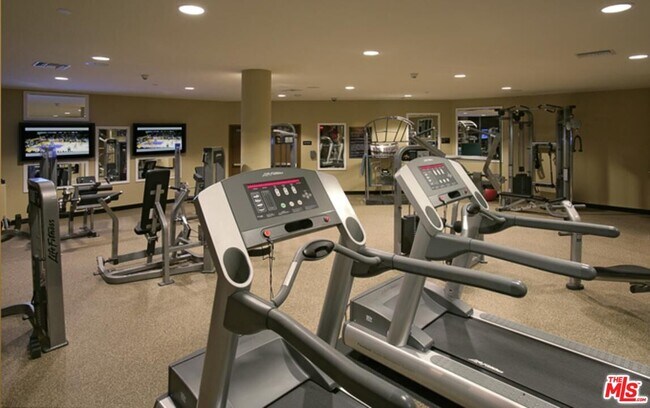 Building Photo - 629 Traction Ave