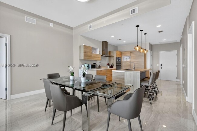 Building Photo - 16385 Biscayne Blvd