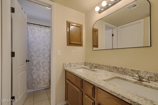 Building Photo - 12110 Sal Rasura Ct