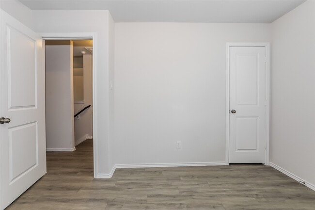 Building Photo - 404 Brushback Dr
