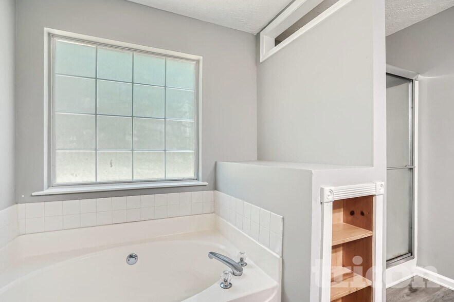 Building Photo - 210 Pebble Creek Dr