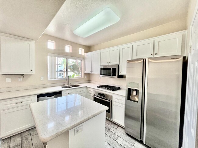 Building Photo - 221 Donax Ave