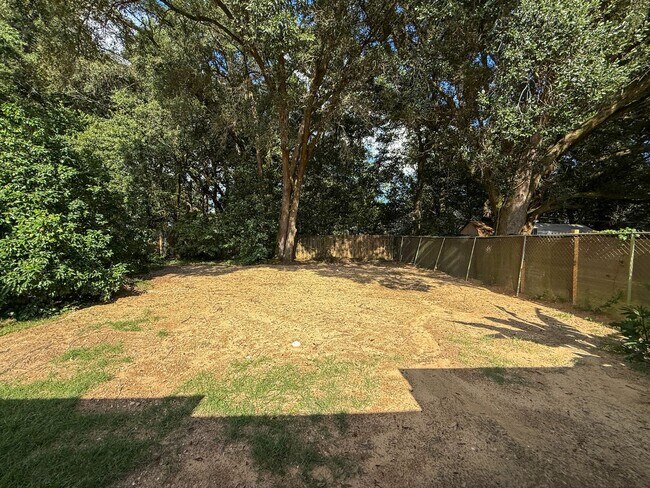 Building Photo - 1035 Peakview Dr
