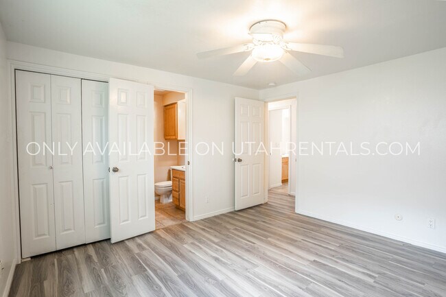 Building Photo - 1651 Hickory Ln
