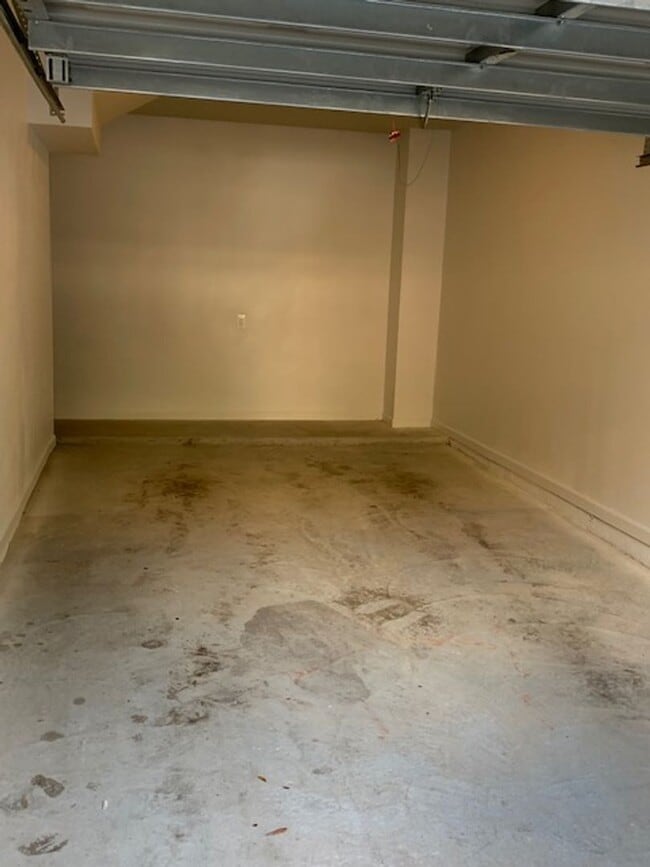 Building Photo - Condo for rent