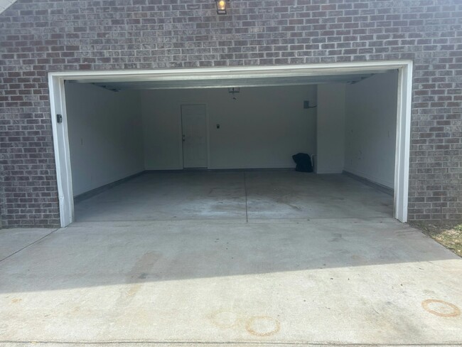 Building Photo - 304 Kennesaw Ave