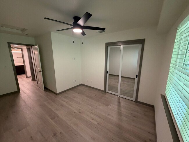 Building Photo - 7330 Stratford Pl