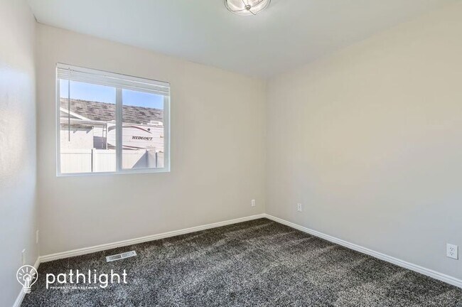 Building Photo - 193 1375 N