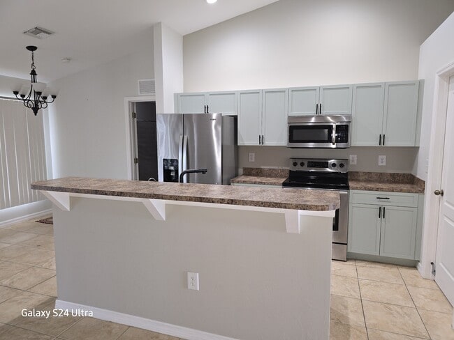 Building Photo - 2711 Nelson Rd N