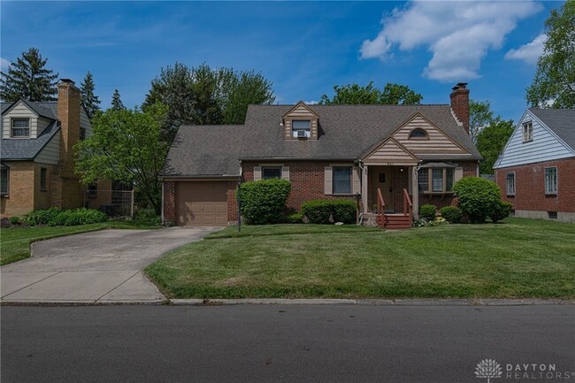 Building Photo - 521 Oakview Dr