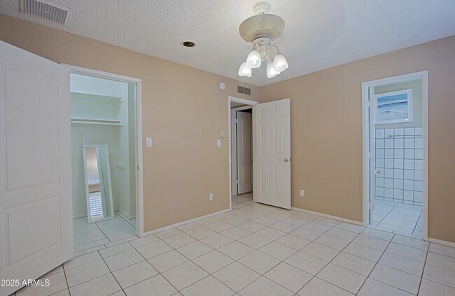 Building Photo - 4526 W Altadena Ave