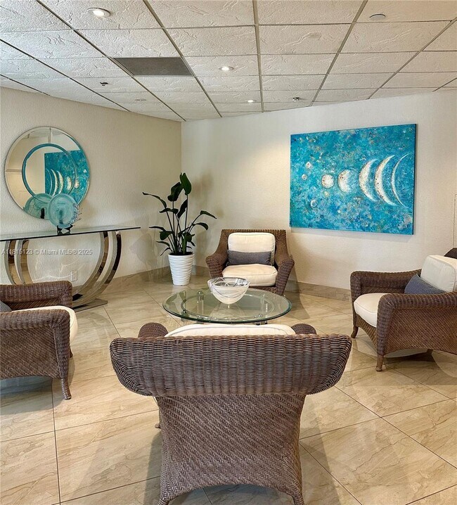 Building Photo - 5420 N Ocean Dr